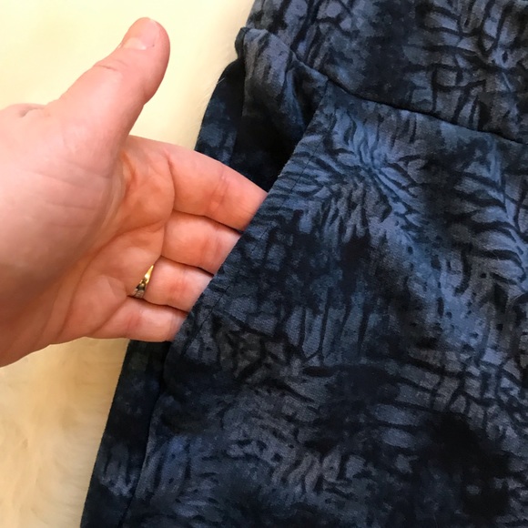 Ellen Tracy ⚜️ Navy Batik Design Cotton Polyester Drawstring Shorts - Picture 4 of 8